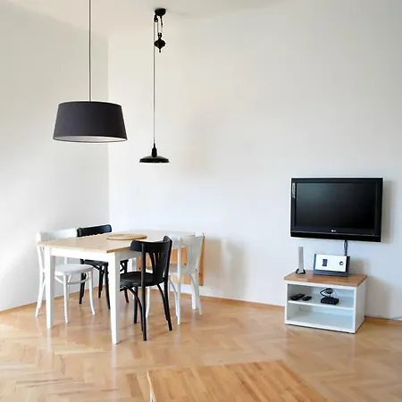 Central-modern-apartment * Praha