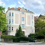 Central-modern-apartment 公寓